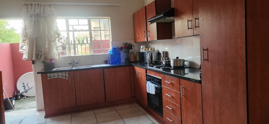 2 Bedroom Property for Sale in Waterval East North West